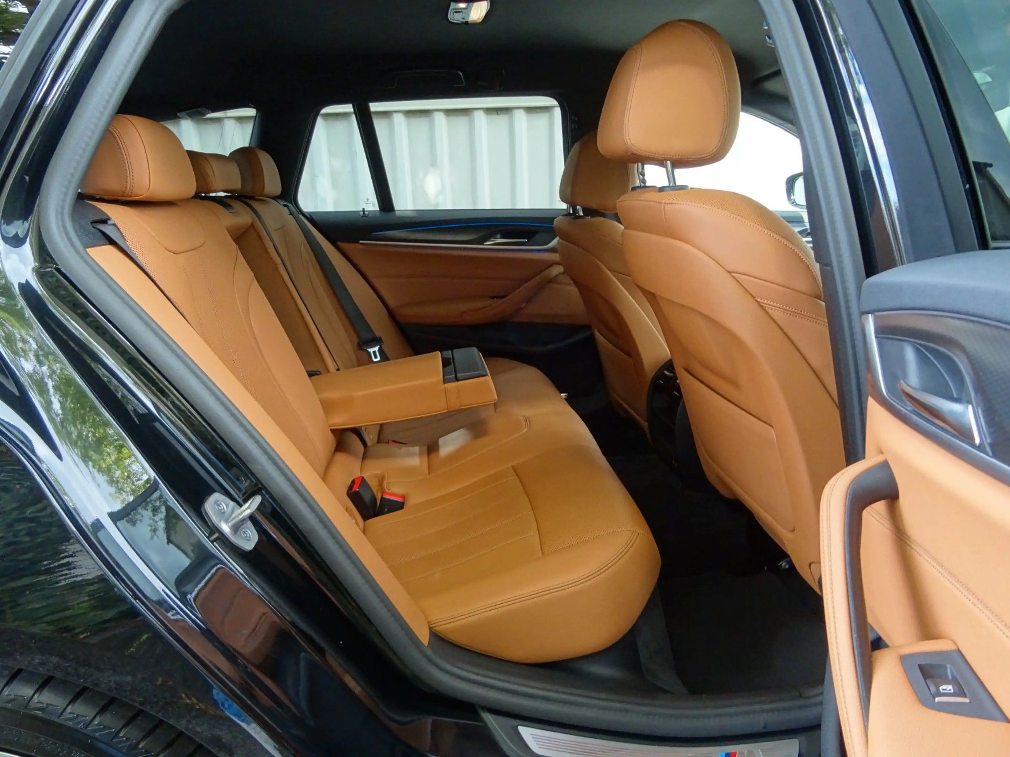 BMW 530 e Touring SAG M-Sport Navi LED Ambiente19"Alu — photo 11