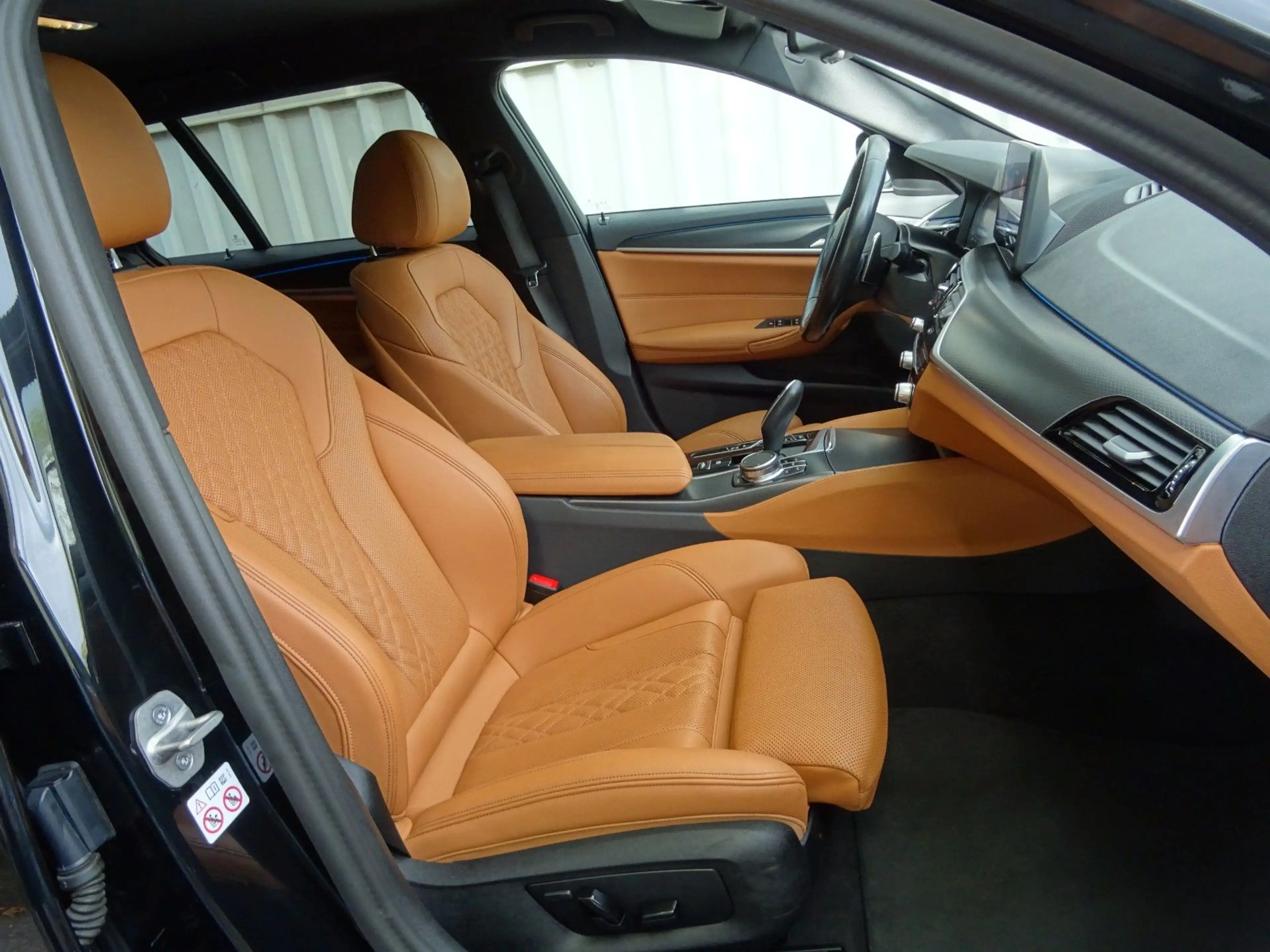 BMW 530 e Touring SAG M-Sport Navi LED Ambiente19"Alu — photo 12