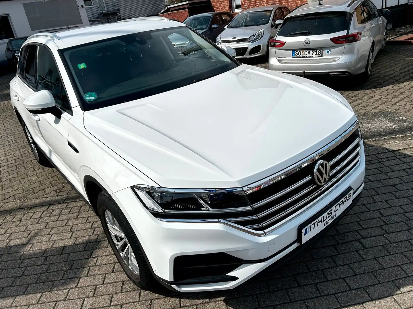 Volkswagen Touareg Basis 4Motion Weiß - 2