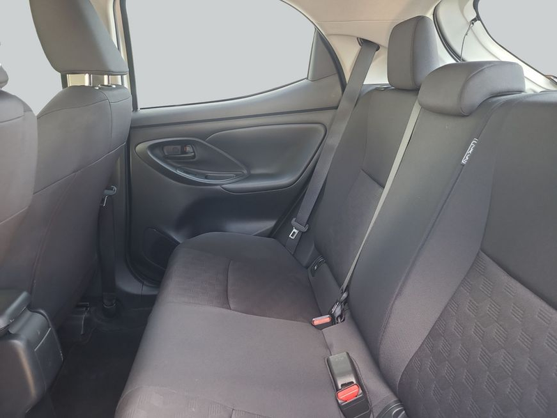 Toyota Yaris Hybrid 1.5 VVT-i Business Edition — photo 11