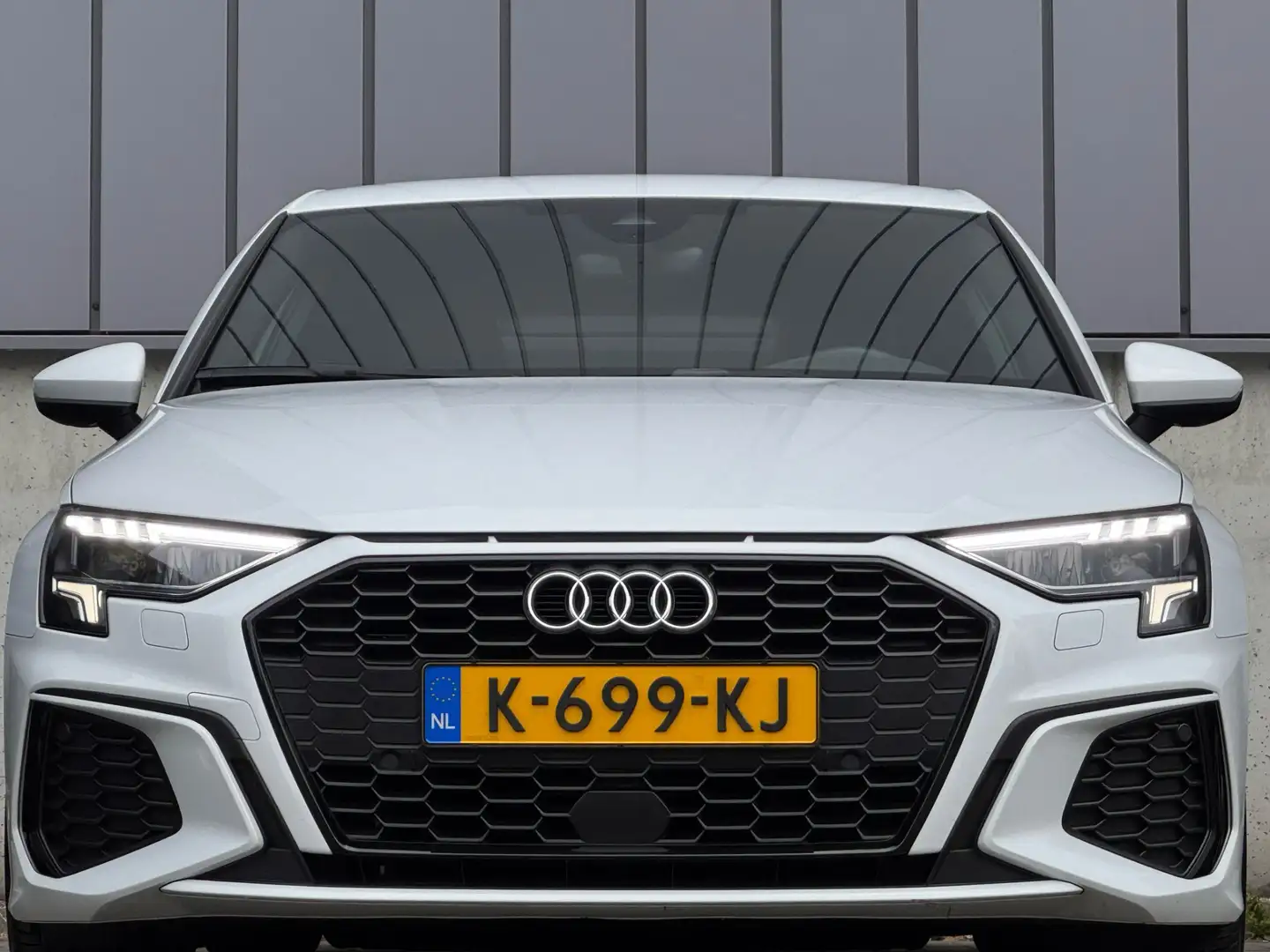 Audi A3 Sportback 30 TFSI Automaat 3X S-Line *NL-AUTO* Wit - 2