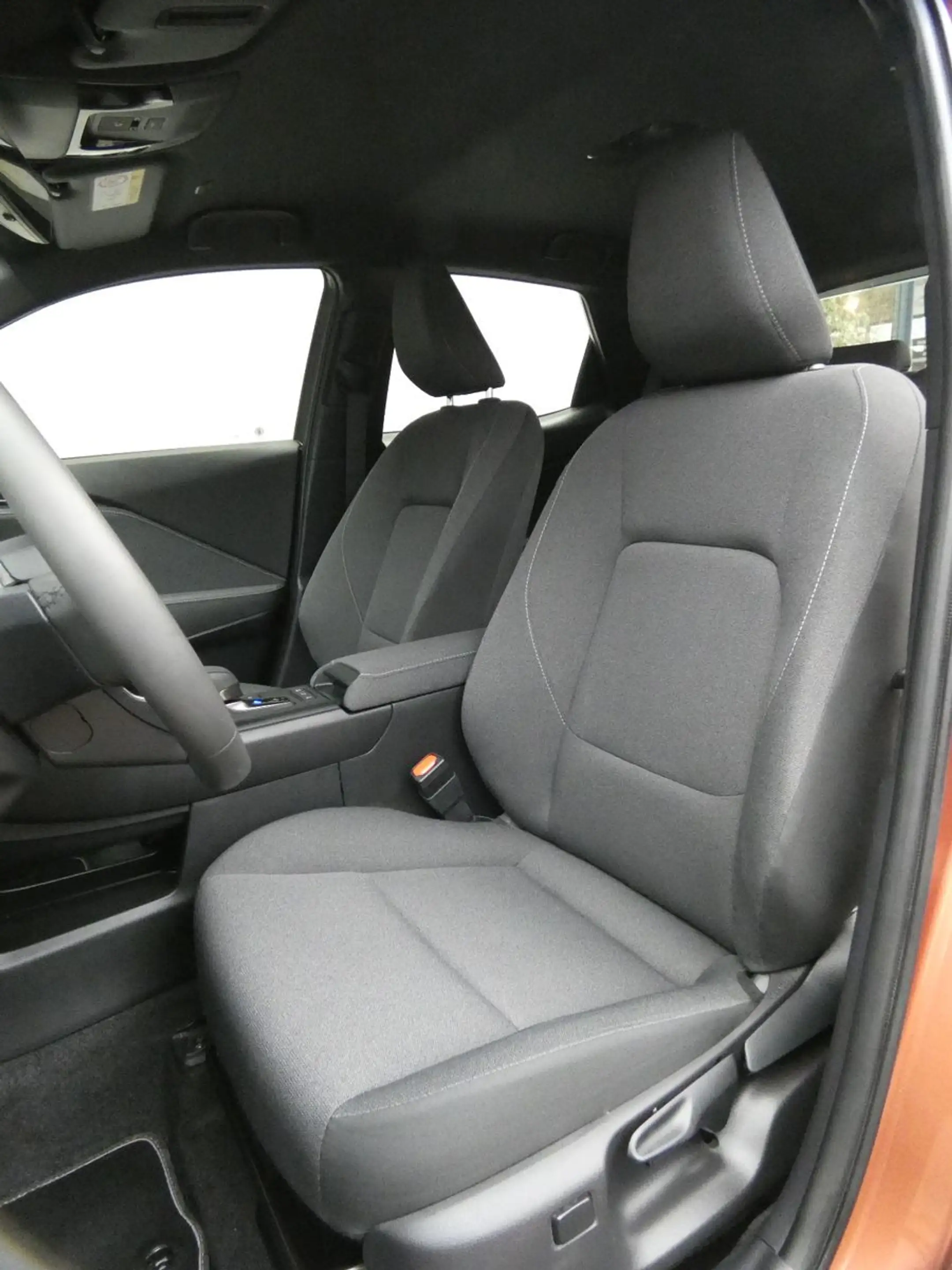 Lexus LBX 1,5 Hybrid FWD Basis / Komfort Paket — photo 9