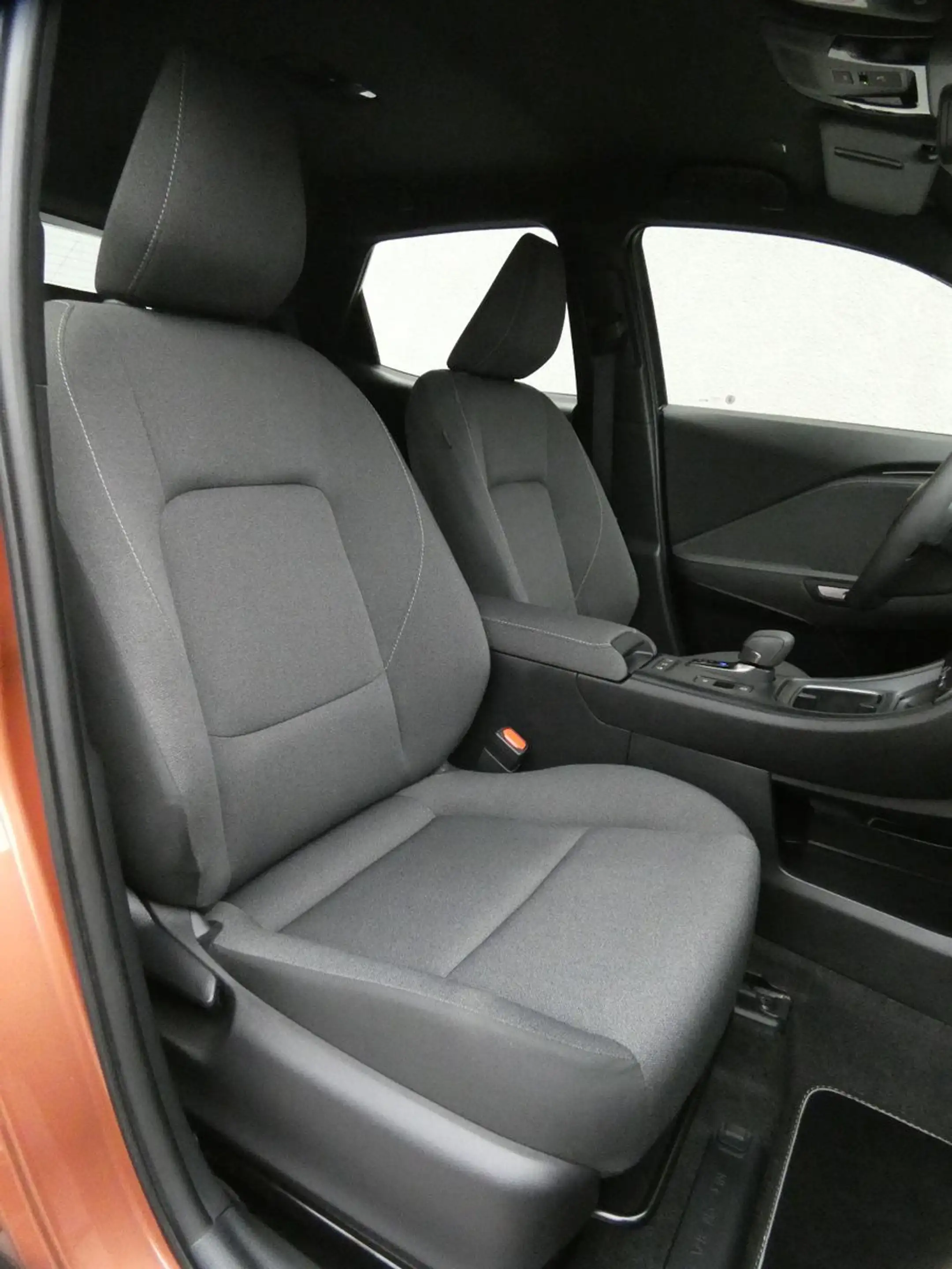 Lexus LBX 1,5 Hybrid FWD Basis / Komfort Paket — photo 19