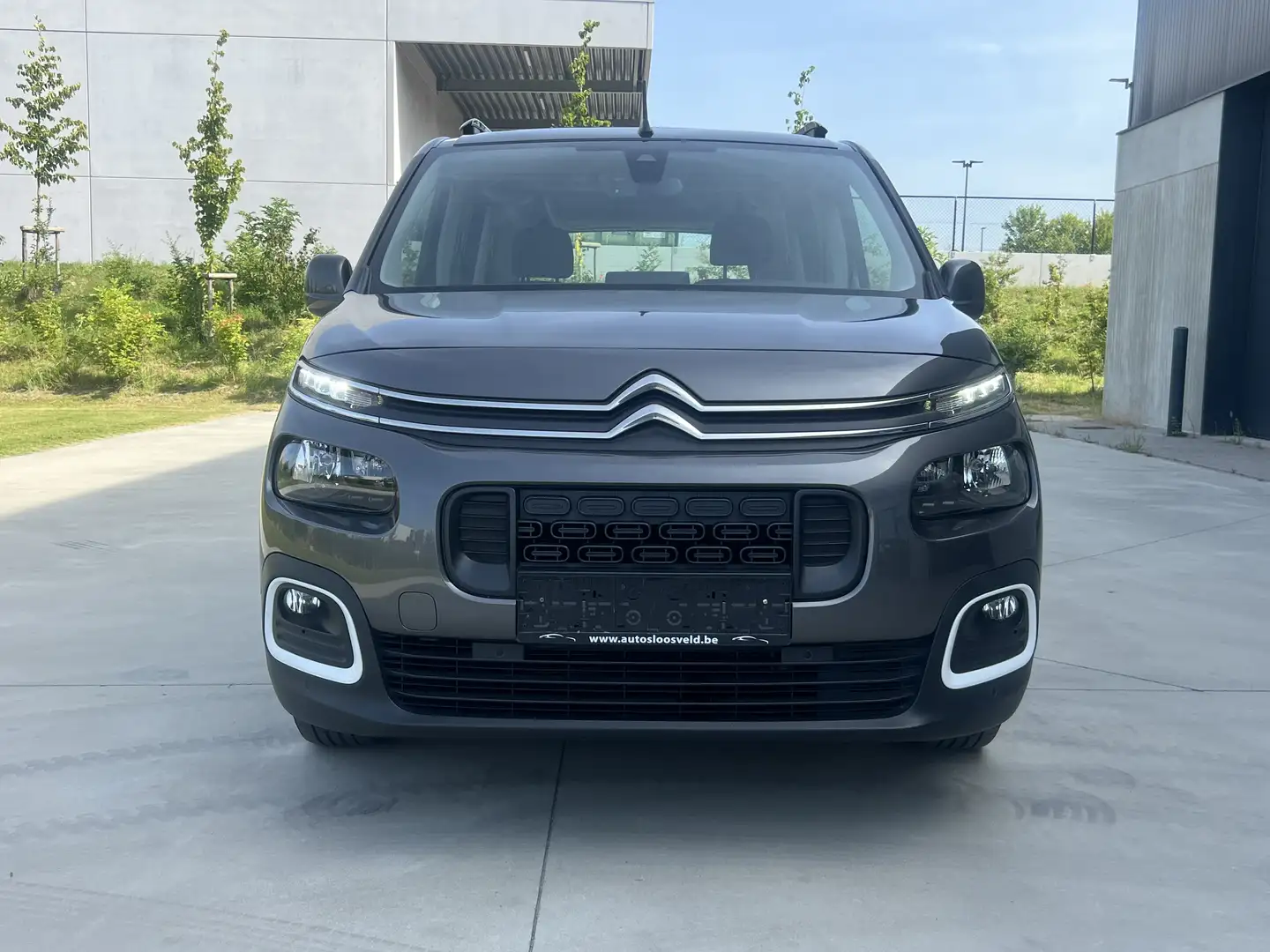 Citroen Berlingo 1.2 PureTech EURO 6d/ AUTOMAAT/ PANO/ CARPLAY/ CAM Grau - 2