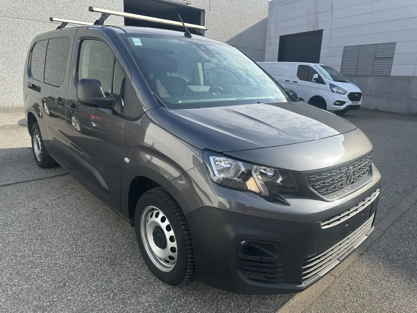 Peugeot Partner Partner 1.5 BlueHDi FlexCab 130 L2 EHZ EAT8 S Šedá - 1