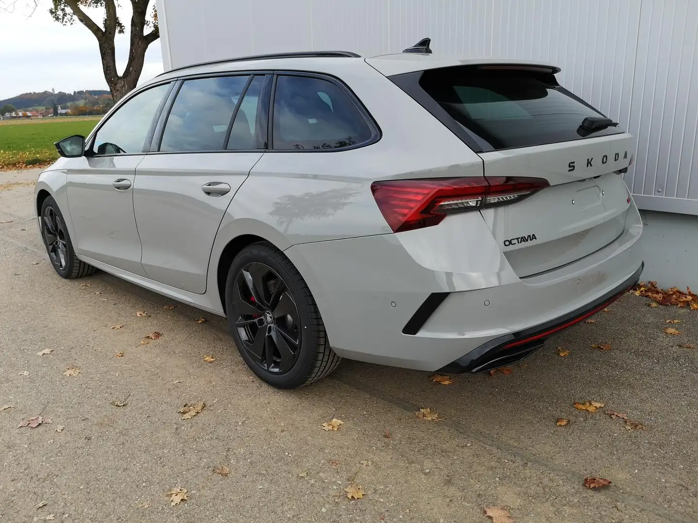 Skoda Octavia Kombi RS ABT 2.0TSI Pano Matrix Area AHK Sound GV5 Grigio - 2