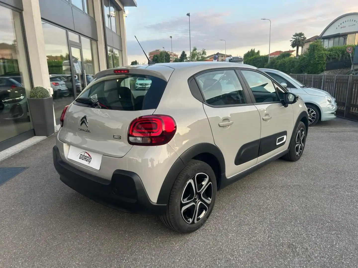 Citroen C3 PureTech 83 S&S Plus Beige - 2