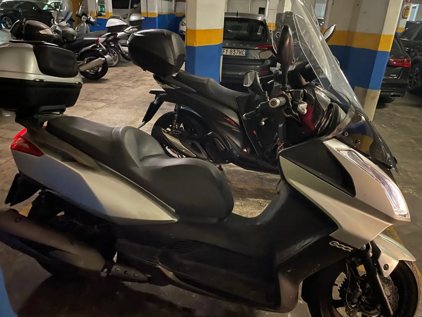 Kymco Downtown 300i Zilver - 2