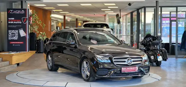 Mercedes-Benz E-Class view 3