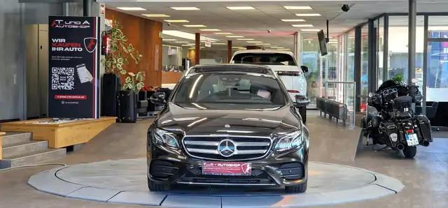Mercedes-Benz E-Class view 2