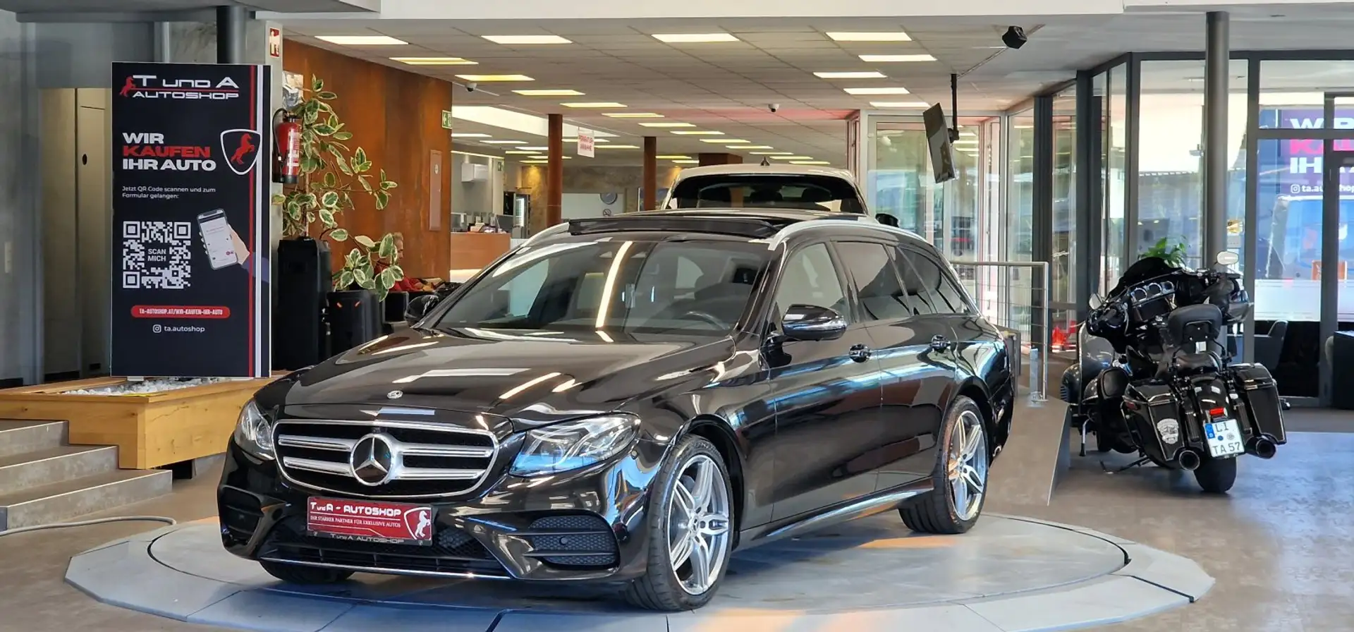 Mercedes-Benz E 220 d 4Matic T AMG-Line Aut. *AHK*Pano*360°*MULTIBEAM* Schwarz - 1