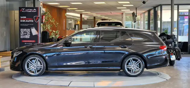 Mercedes-Benz E-Class view 4