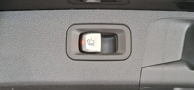 Mercedes-Benz E-Class view 12