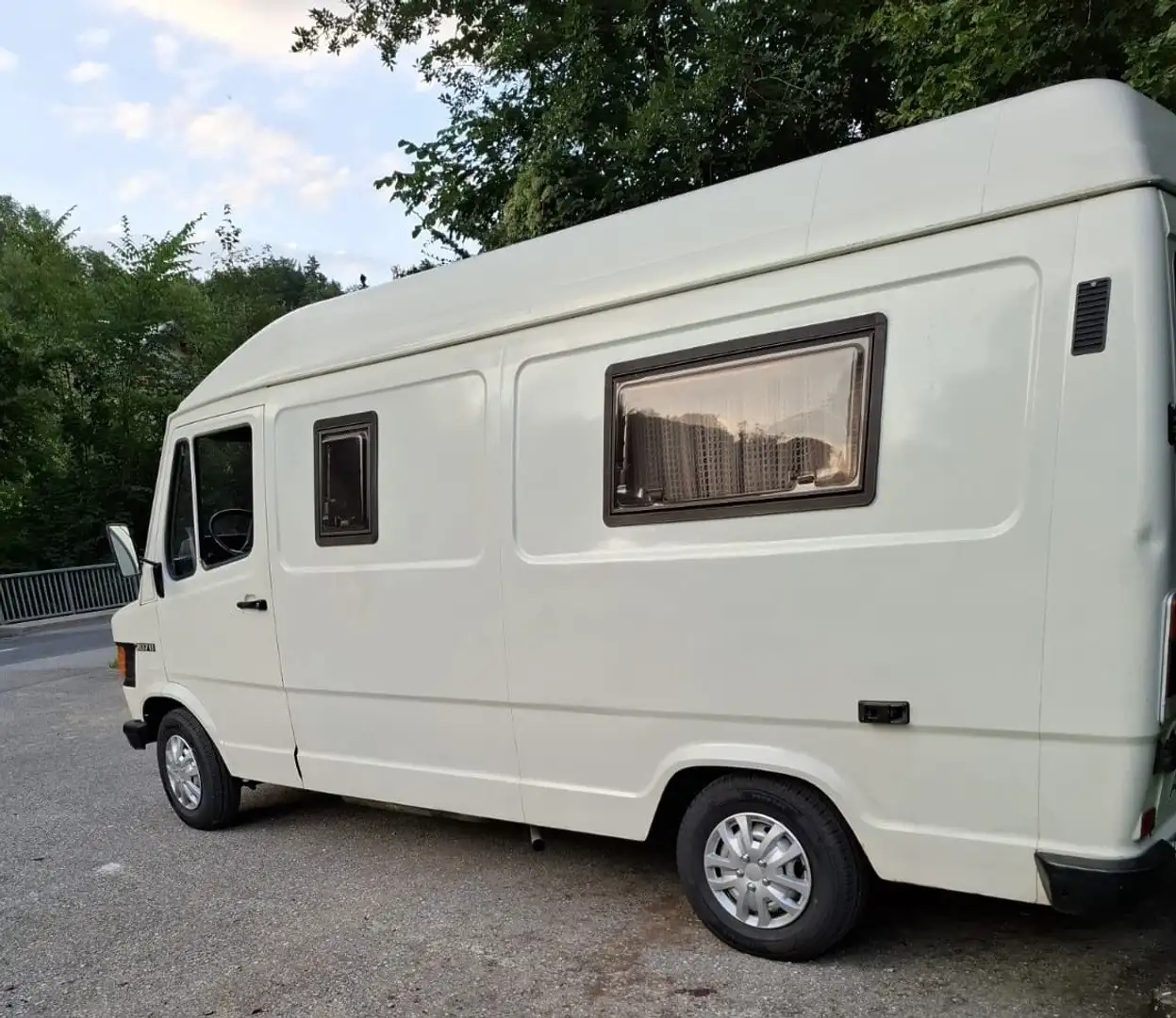 Mercedes-Benz Sonstige 207D T1 Beige - 1
