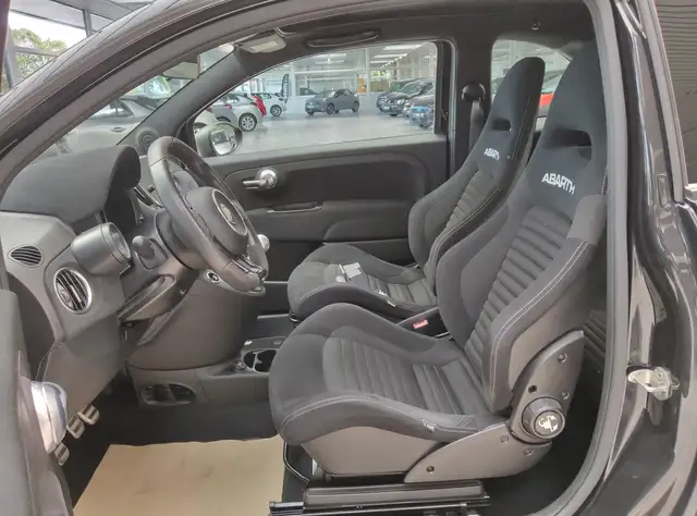 Abarth 595 view 11