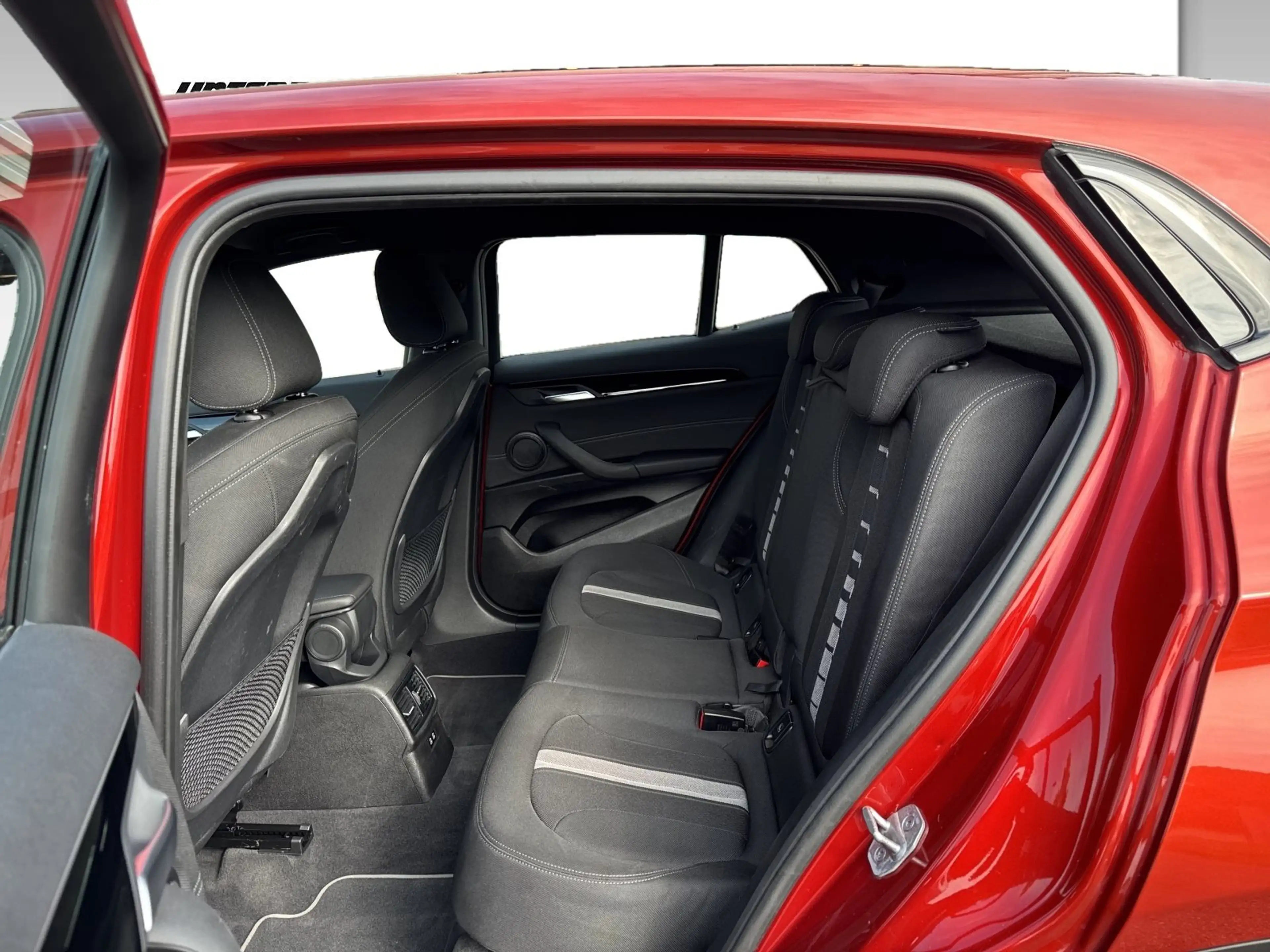 BMW X2 sDrive18i SHZ LED DAB — photo 11
