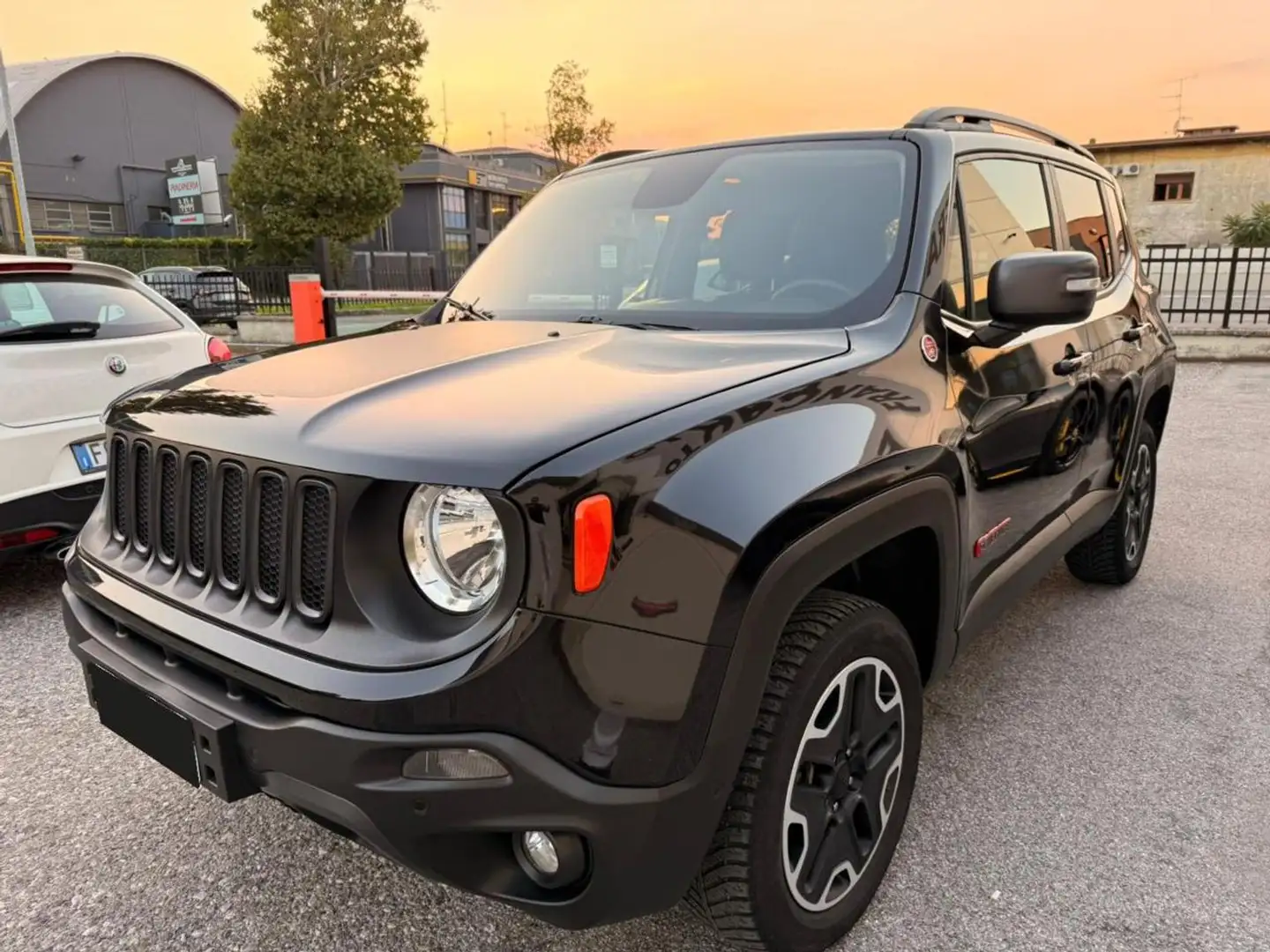 Jeep Renegade 2.0 Mjt 170CV 4WD Active Drive Low Trailhawk Noir - 1