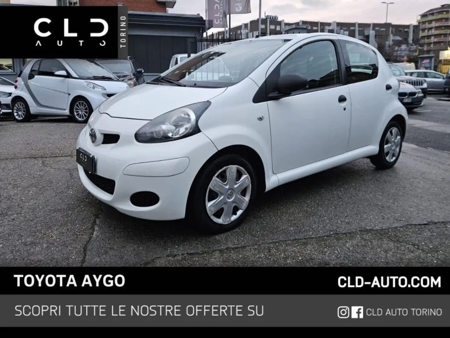 Toyota Aygo 1.0 12V VVT-i 5 porte Deep Ocean Connect Bianco - 1