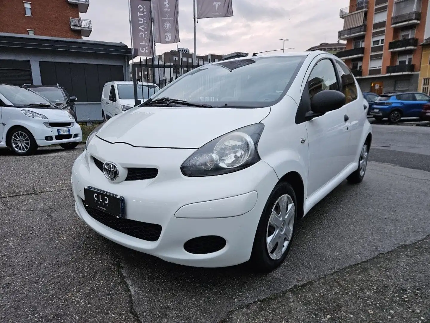 Toyota Aygo 1.0 12V VVT-i 5 porte Deep Ocean Connect Bianco - 2