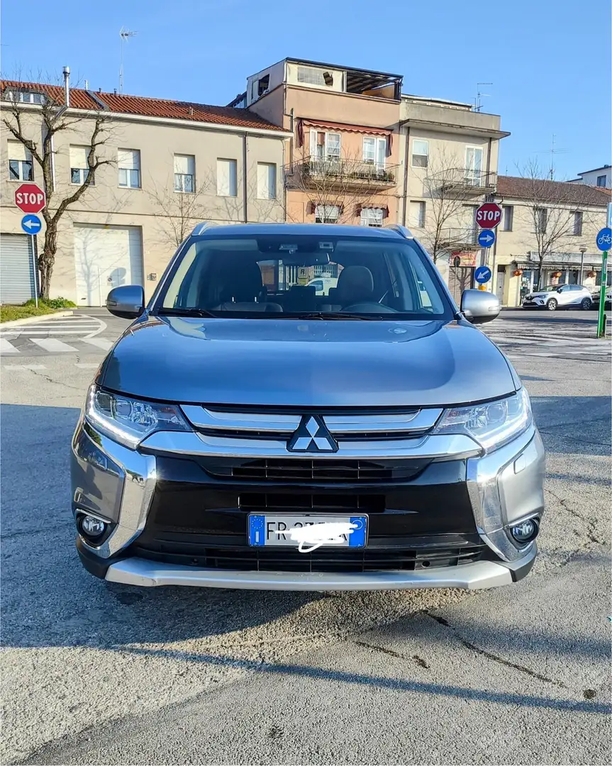 Mitsubishi Outlander Fuoristrada 7 posti - 1