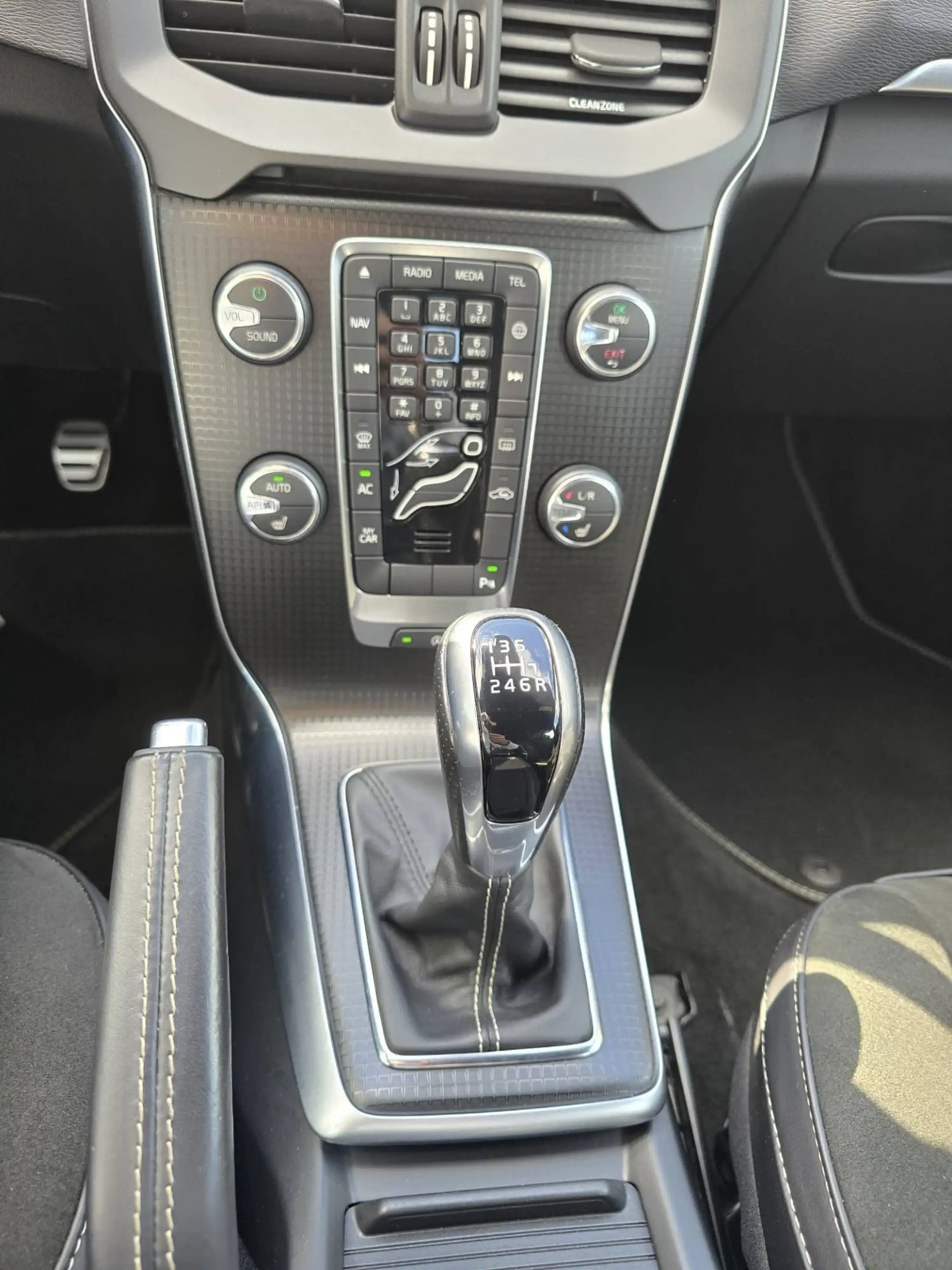 Volvo V40 2.0 T4 Business Sport — photo 8