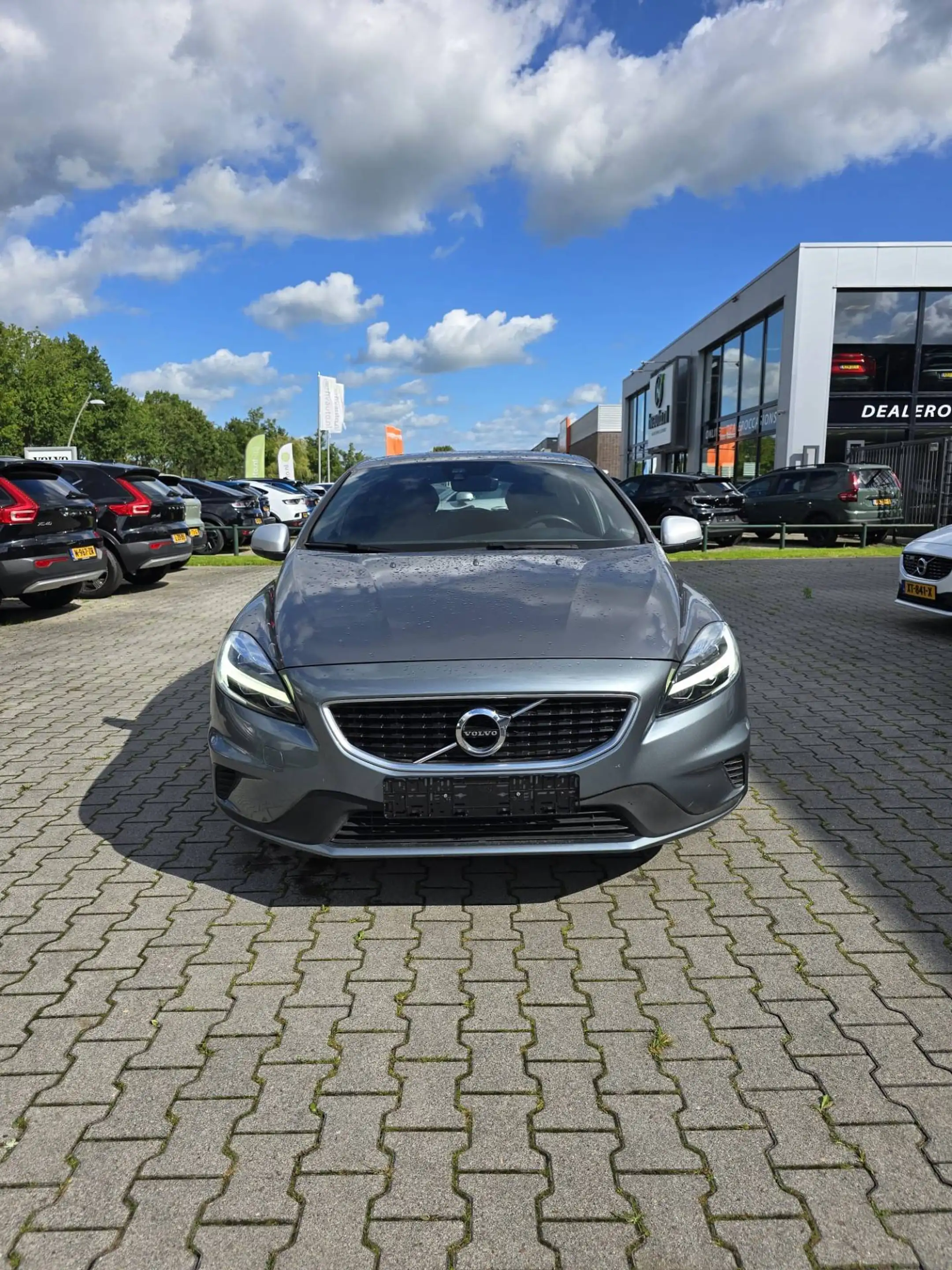Volvo V40 2.0 T4 Business Sport — photo 4