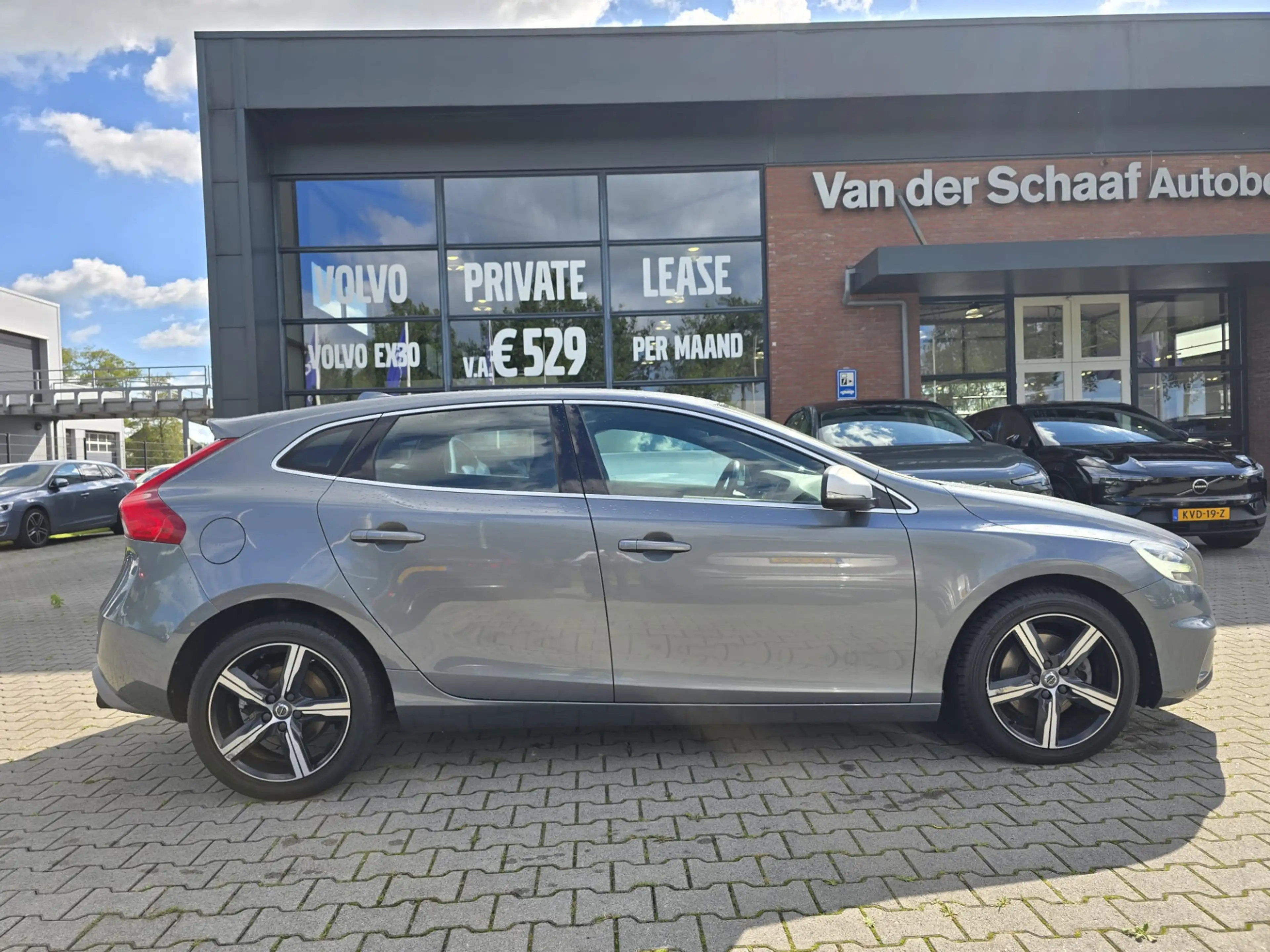 Volvo V40 2.0 T4 Business Sport — photo 6