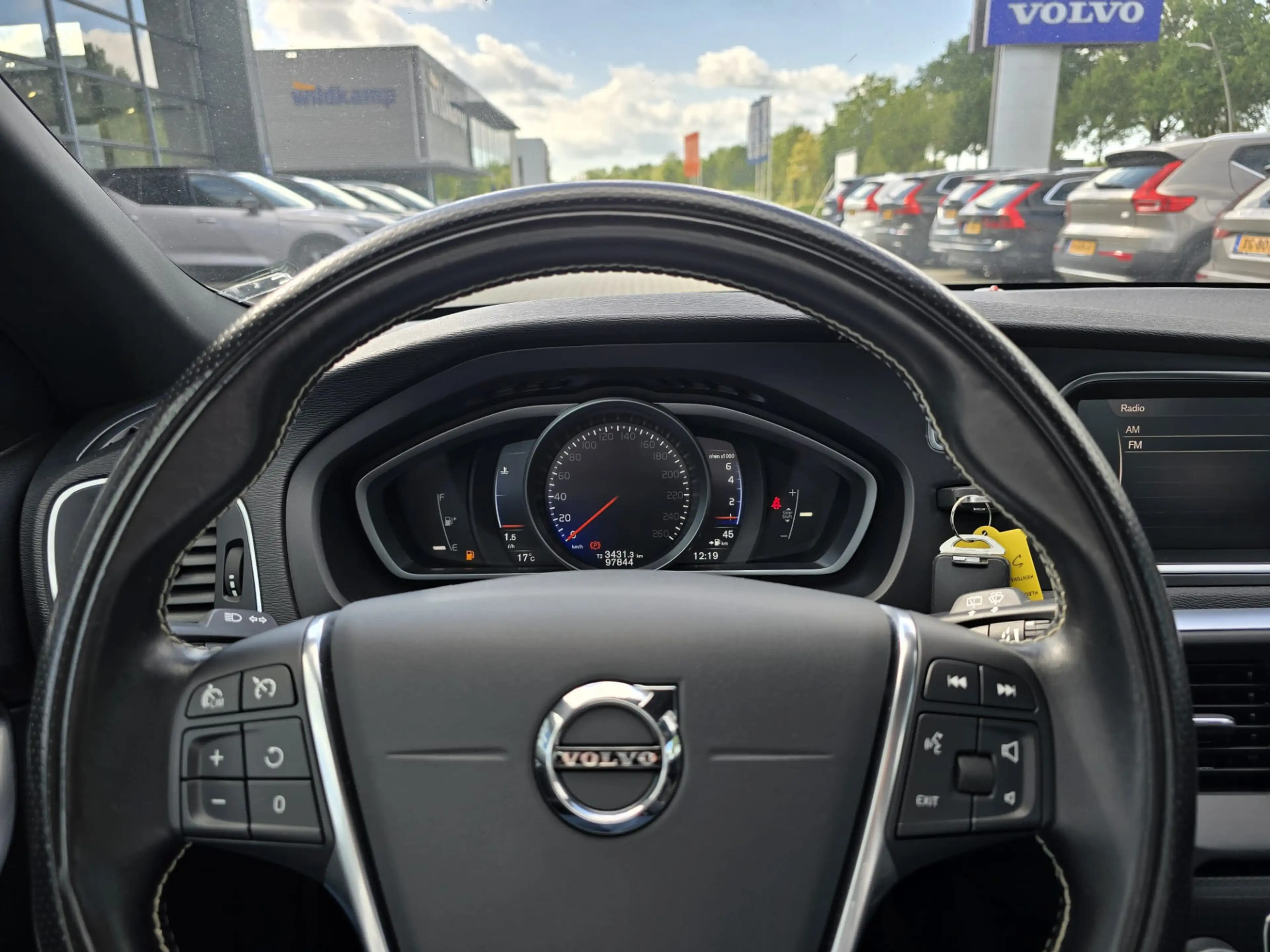 Volvo V40 2.0 T4 Business Sport — photo 9