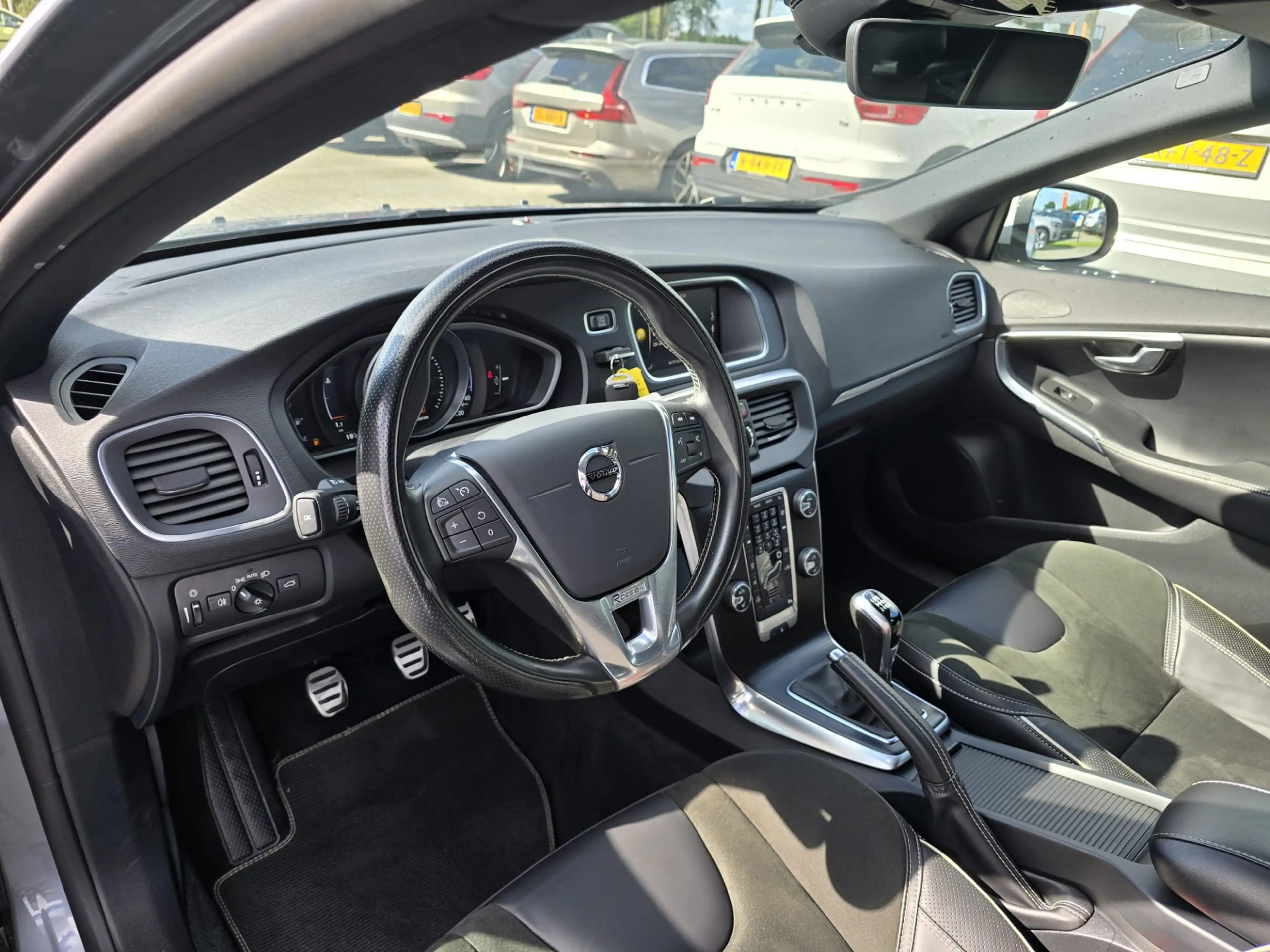 Volvo V40 2.0 T4 Business Sport — photo 10