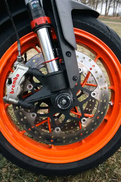 KTM 890 Duke R - foto 5