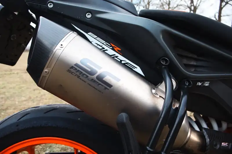 KTM 890 Duke R - foto 6