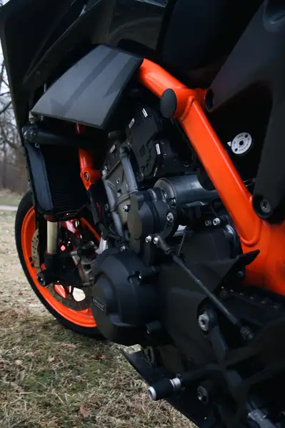KTM 890 Duke R - foto 8