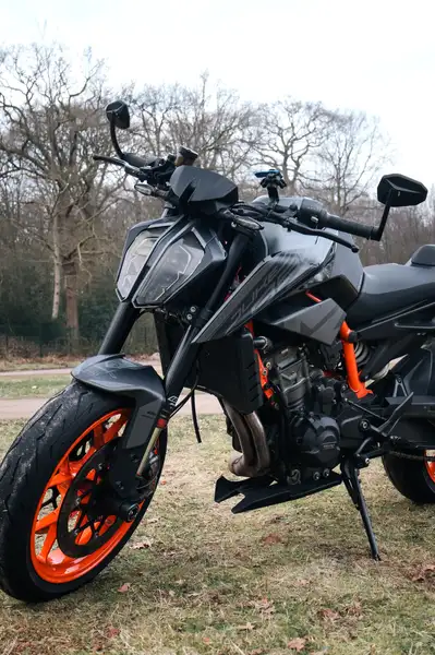 KTM 890 Duke R - foto 3