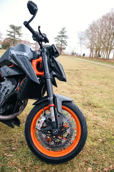 KTM 890 Duke R - foto 4