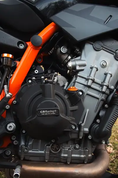 KTM 890 Duke R - foto 7