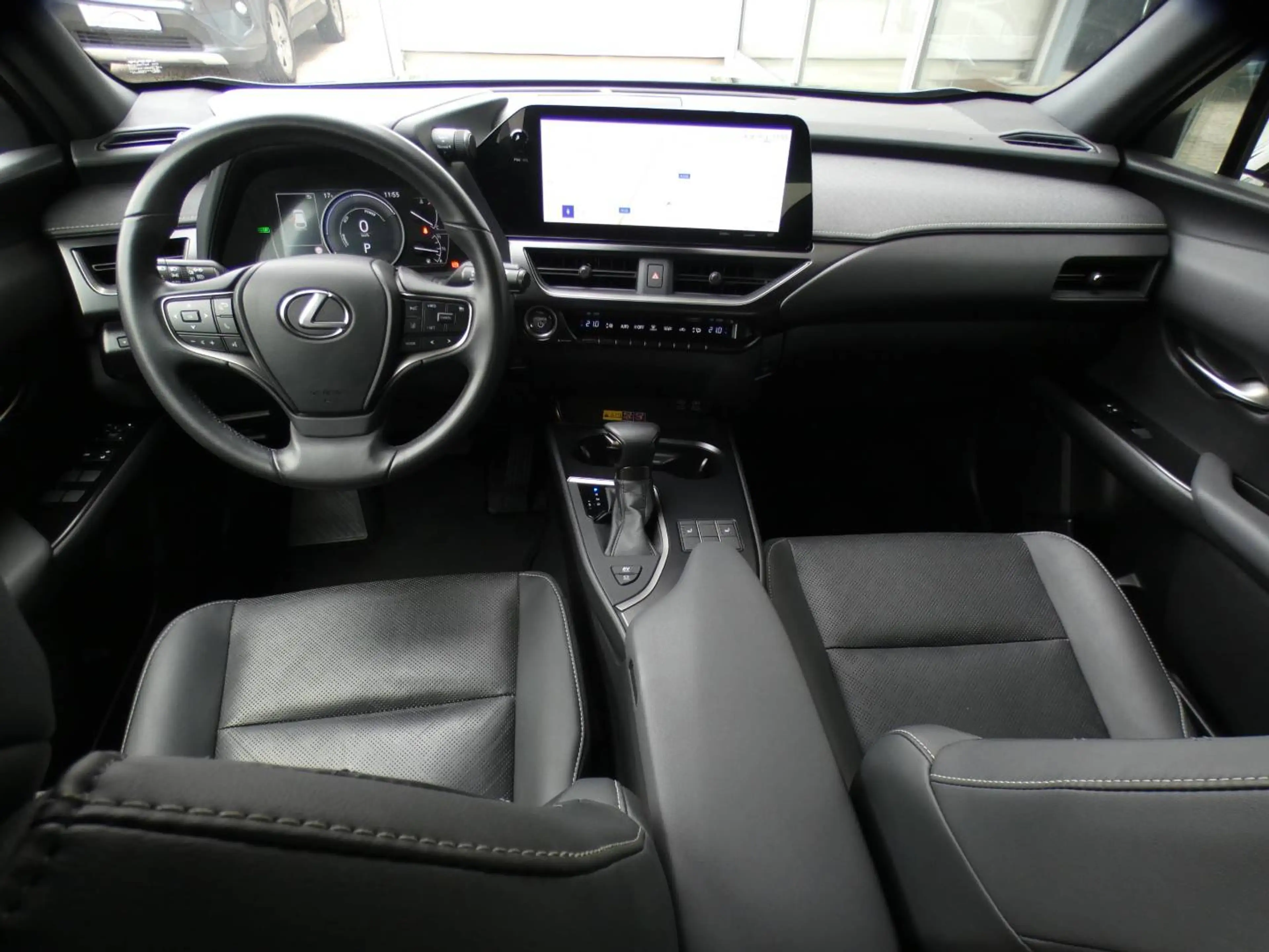 Lexus UX 250h Hybrid Business line +LEDER +Zetelverwarming +Dodehoek +Groot scherm +Elektrische zetels — photo 7