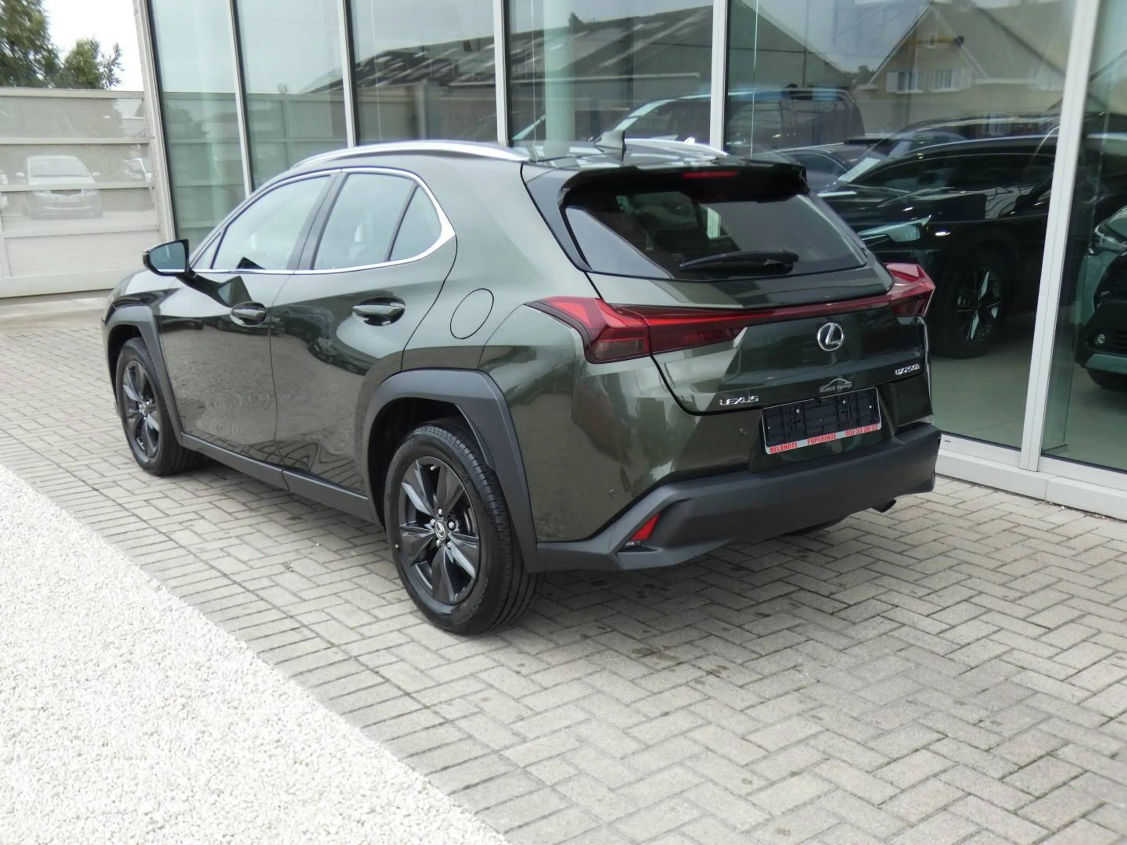Lexus UX 250h Hybrid Business line +LEDER +Zetelverwarming +Dodehoek +Groot scherm +Elektrische zetels — photo 5