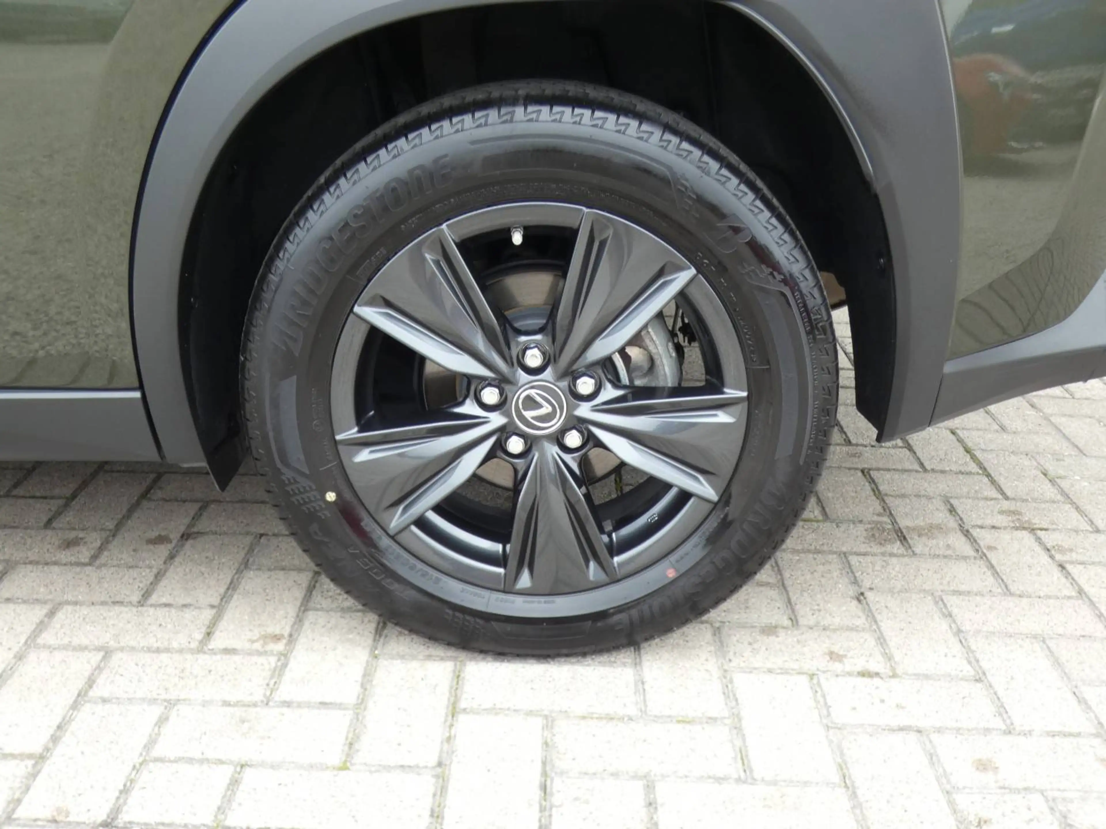 Lexus UX 250h Hybrid Business line +LEDER +Zetelverwarming +Dodehoek +Groot scherm +Elektrische zetels — photo 6