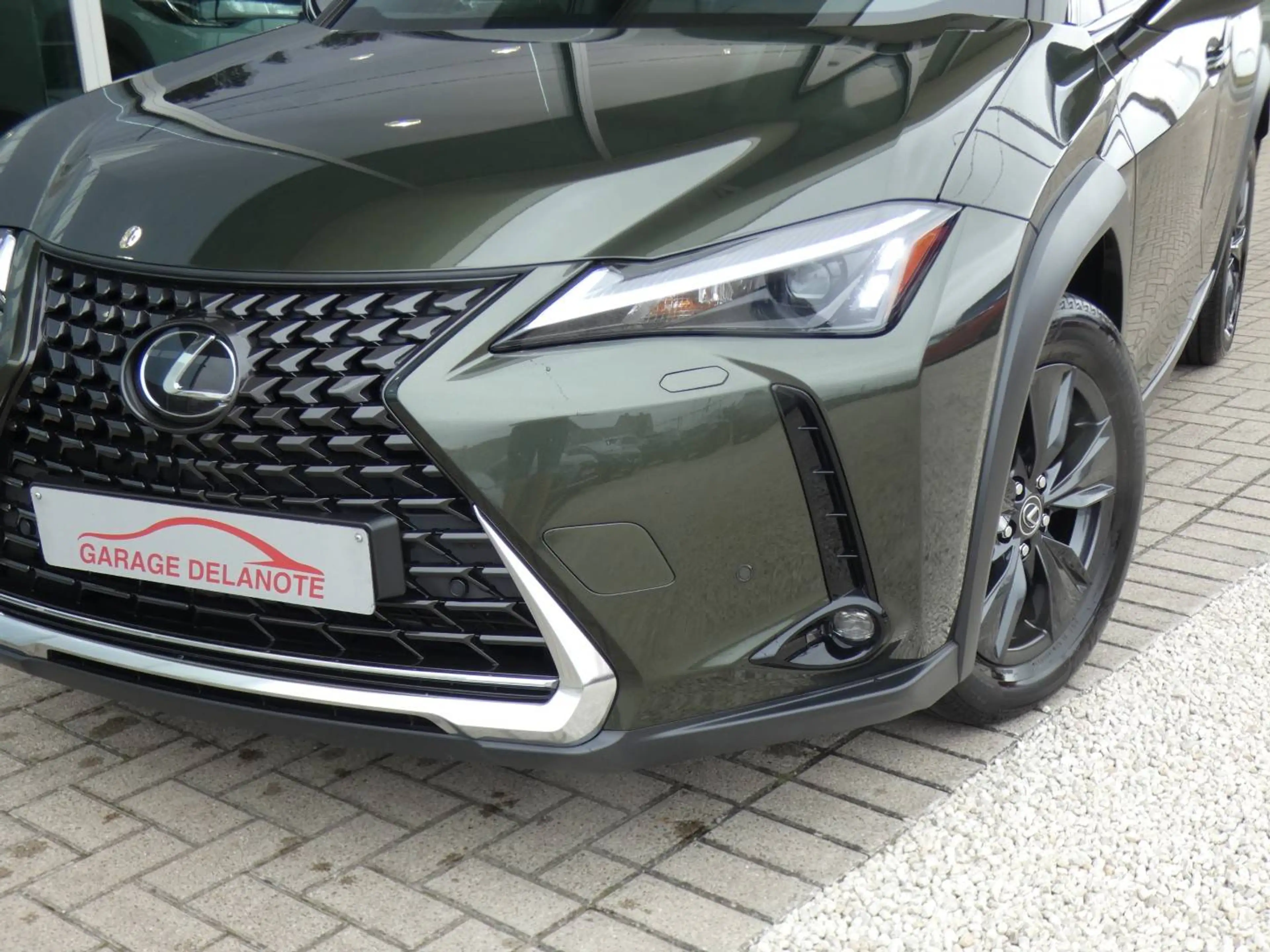 Lexus UX 250h Hybrid Business line +LEDER +Zetelverwarming +Dodehoek +Groot scherm +Elektrische zetels — photo 3