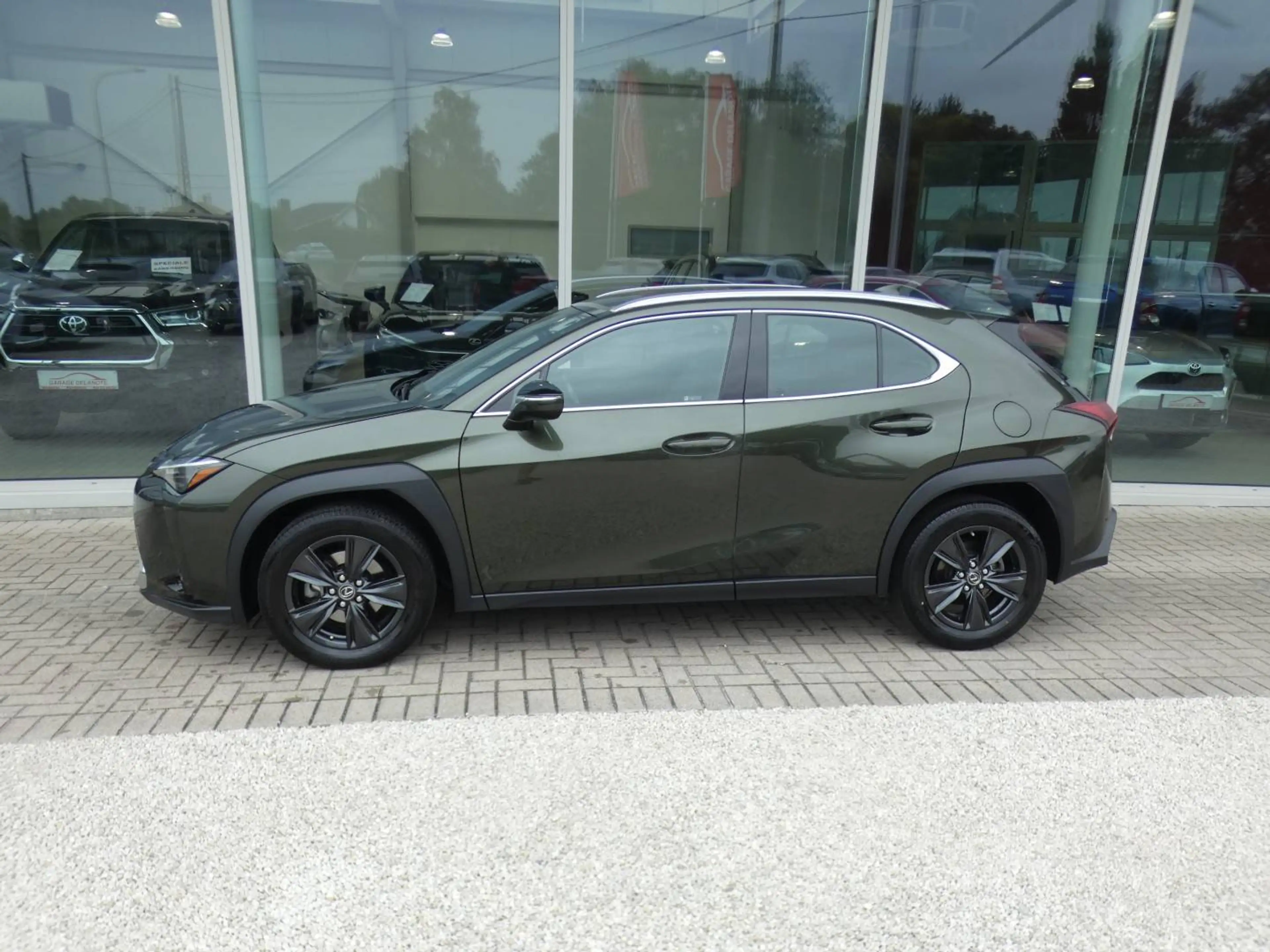 Lexus UX 250h Hybrid Business line +LEDER +Zetelverwarming +Dodehoek +Groot scherm +Elektrische zetels — photo 4