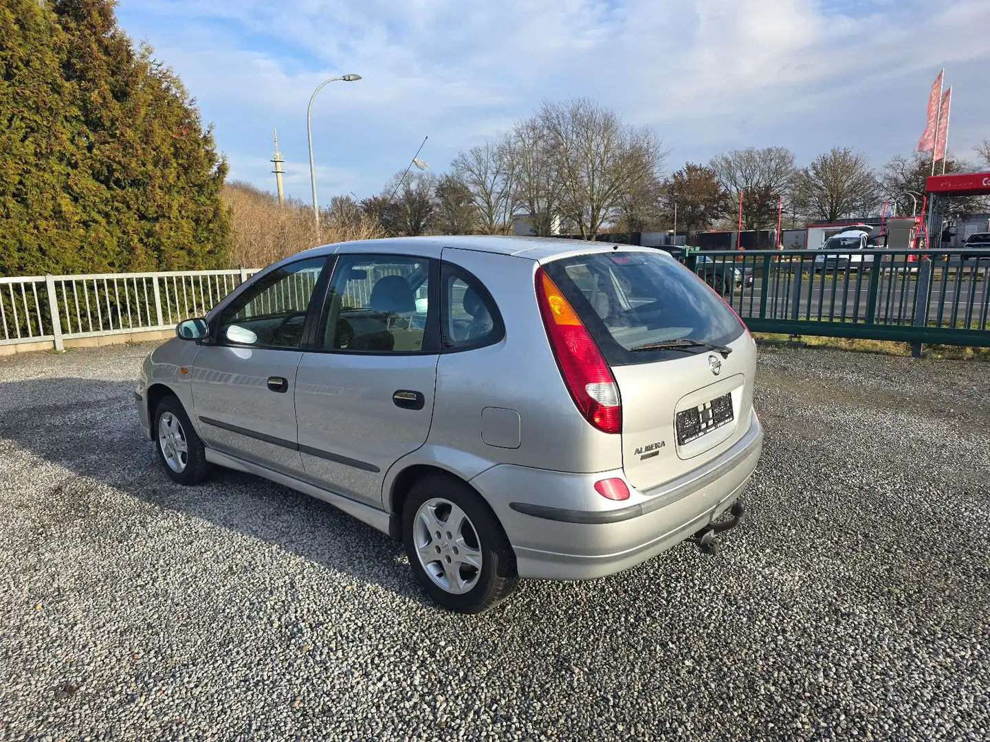 Nissan Almera Tino Acenta plus Argent - 2