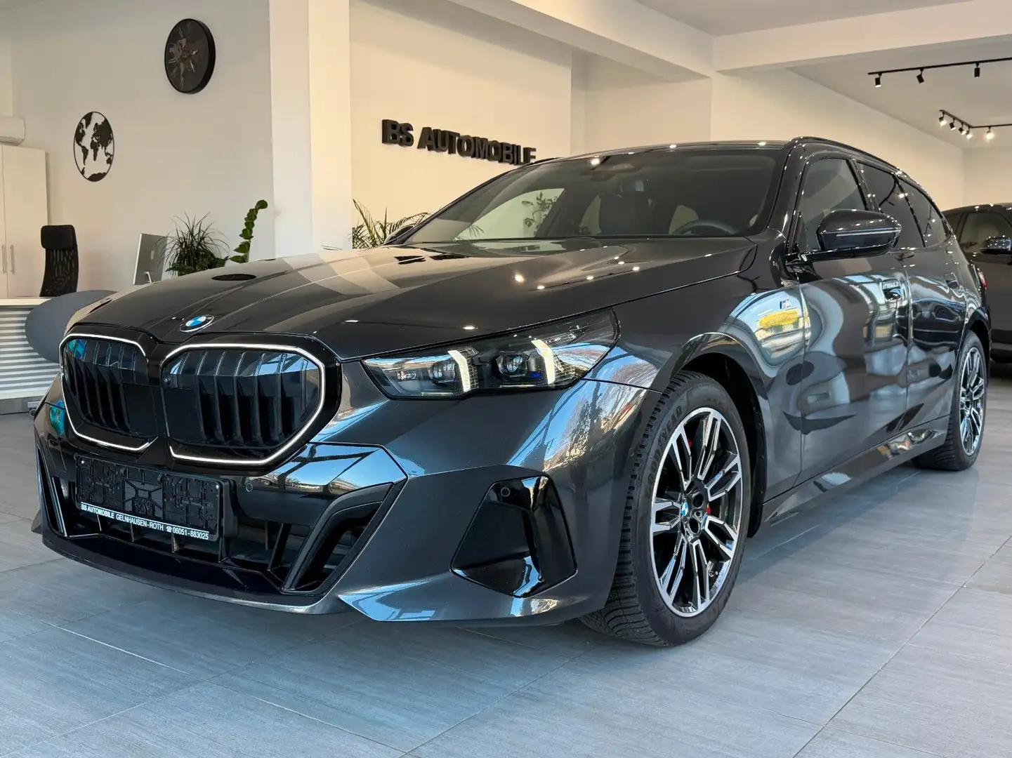 BMW 540 d xDrive Touring/ M Sport / Standheizung/ B&W Grigio - 1
