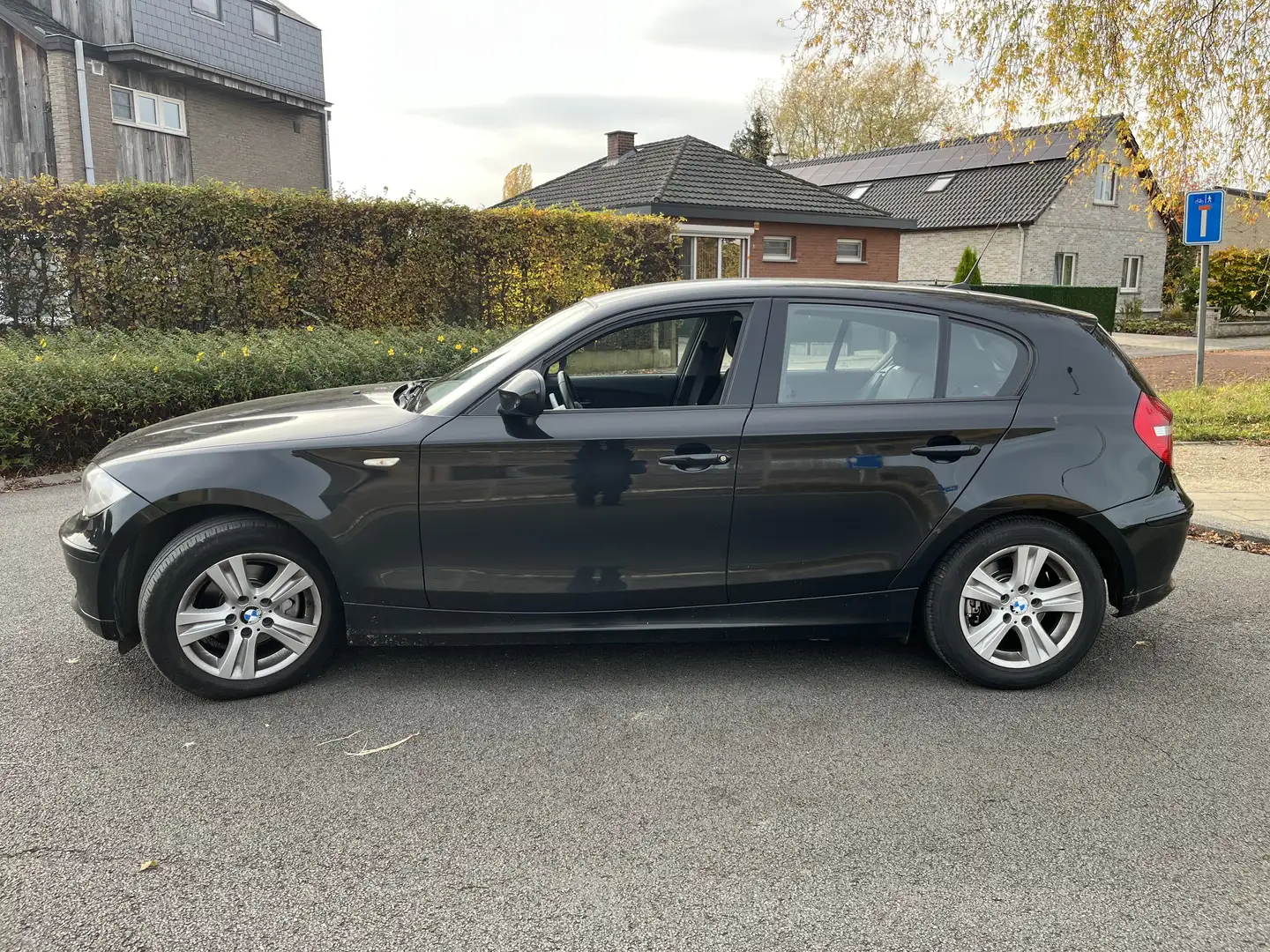 BMW 118 dA Zwart - 1