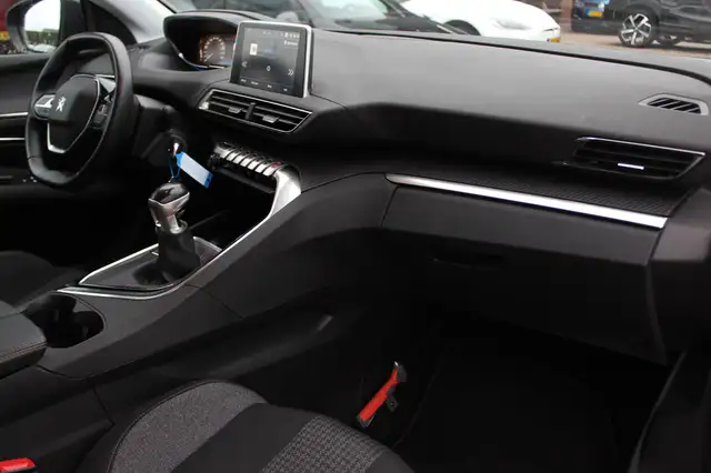 Peugeot 3008 view 7