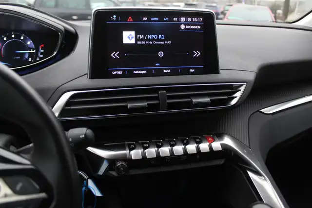 Peugeot 3008 view 9