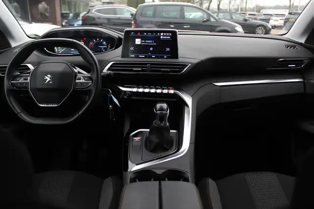 Peugeot 3008 view 2
