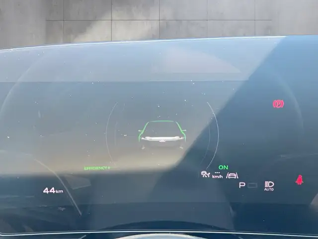 Audi E-Tron view 10