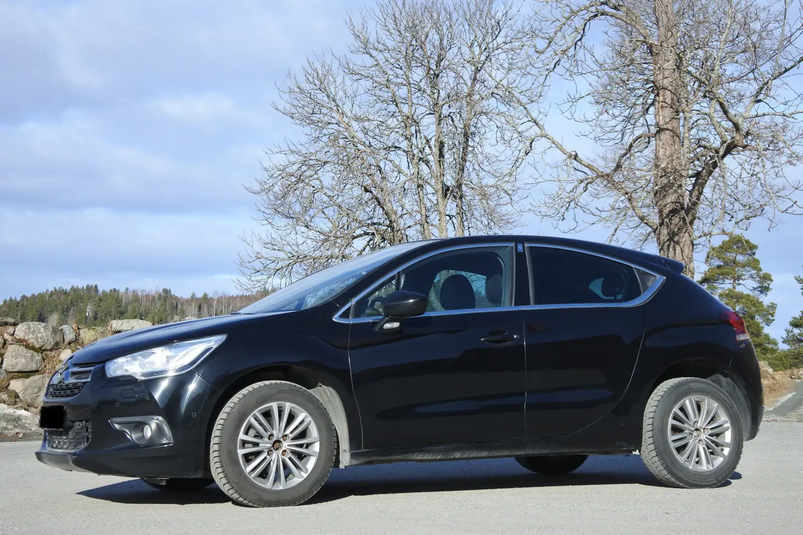 Citroen DS4 e-HDi 115 ETG6 SoChic Schwarz - 1