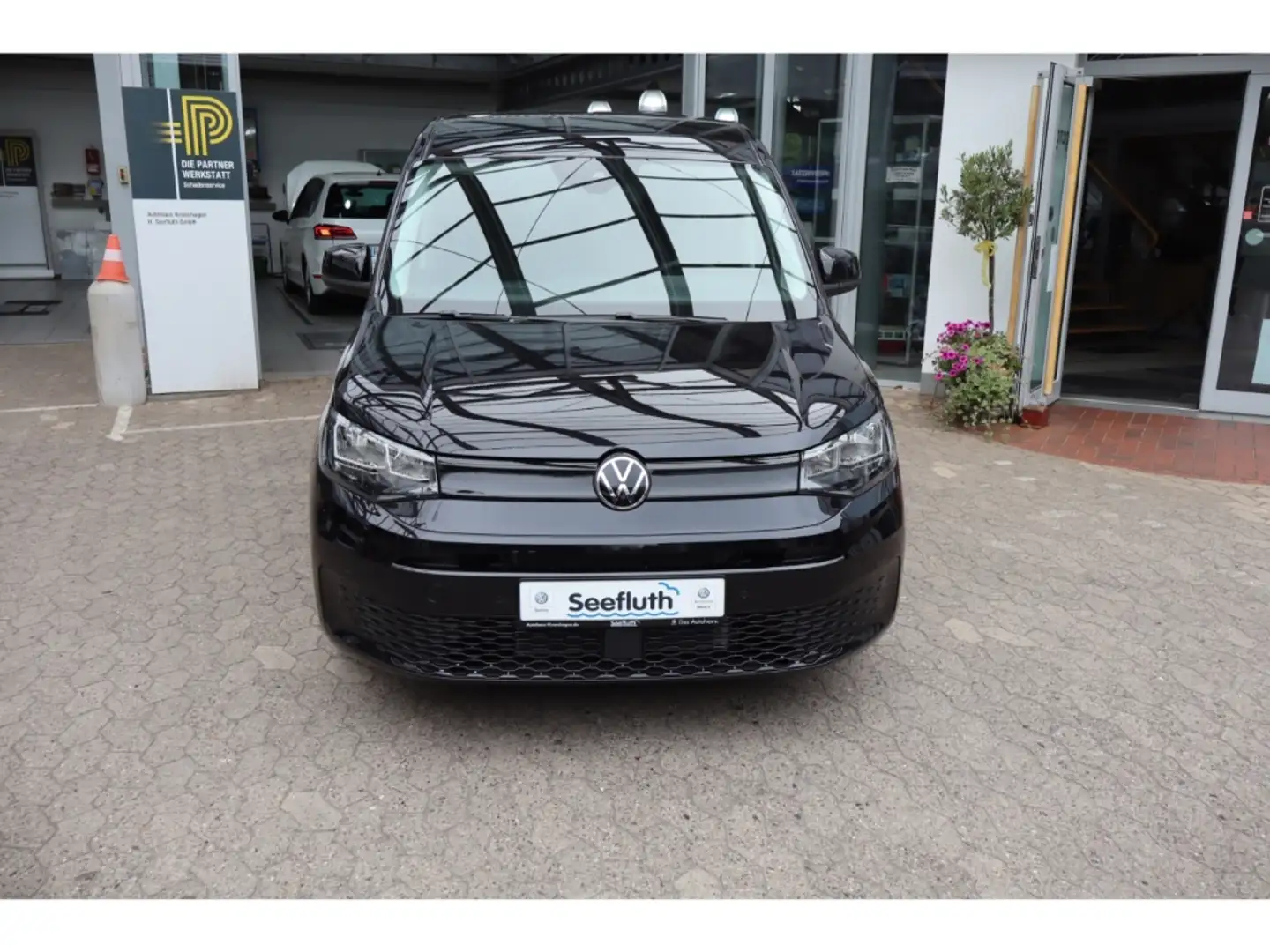 Volkswagen Caddy 1.5 TSI DSG AHK GJ Winterpaket Parklenk Schwarz - 2