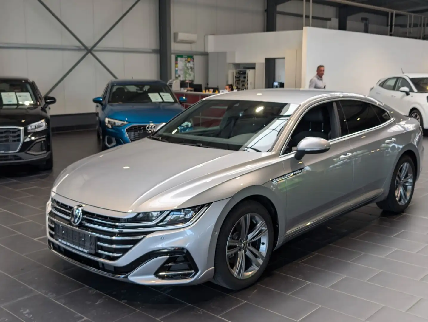 Volkswagen Arteon 2.0 TDI SCR DSG R-Line 8-fach Kamera Navi Silber - 1